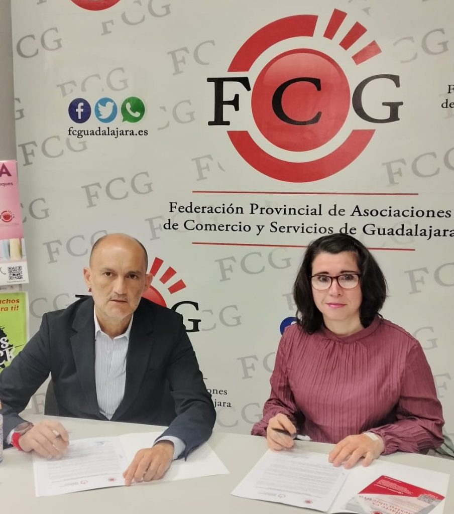 Foto firma convenio AMPA Sagrado Corazón Agustiniano